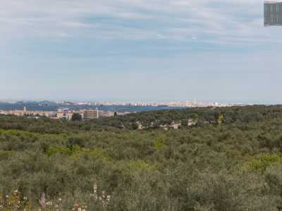 ...i centri abitati di Toritto e Palo del Colle. Ma nelle giornate pi� limpide si vedono bene anche Bari e l�Adriatico